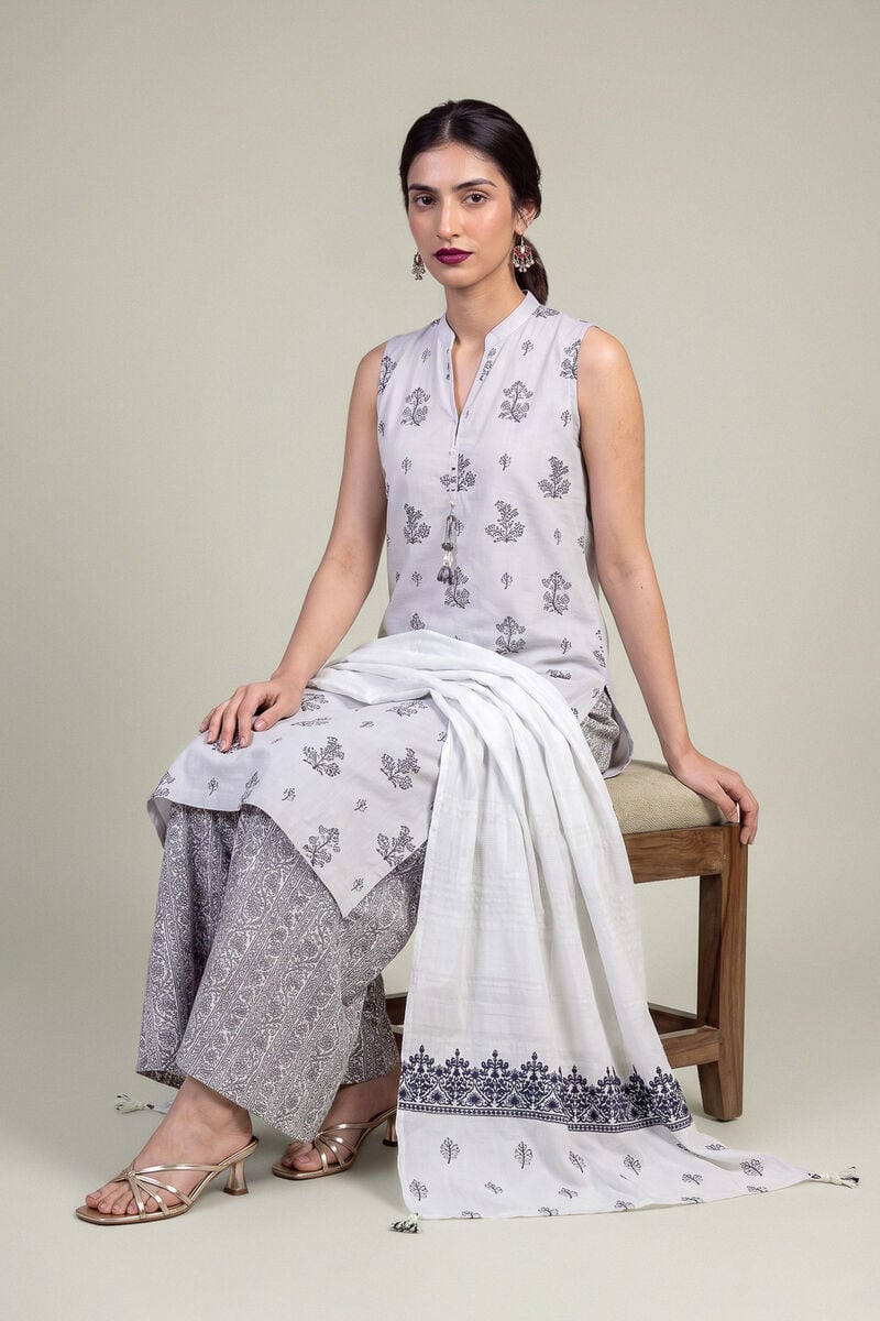 Sleeveless V-Neck Kurta