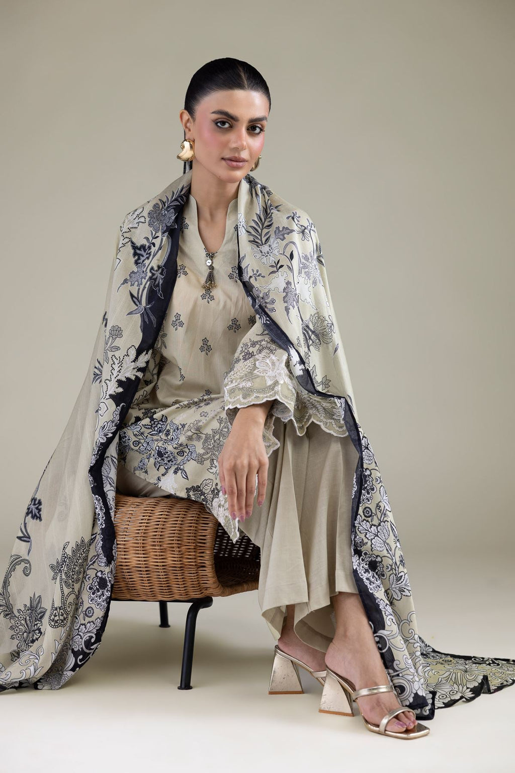 Lawn 3-Piece Tailored